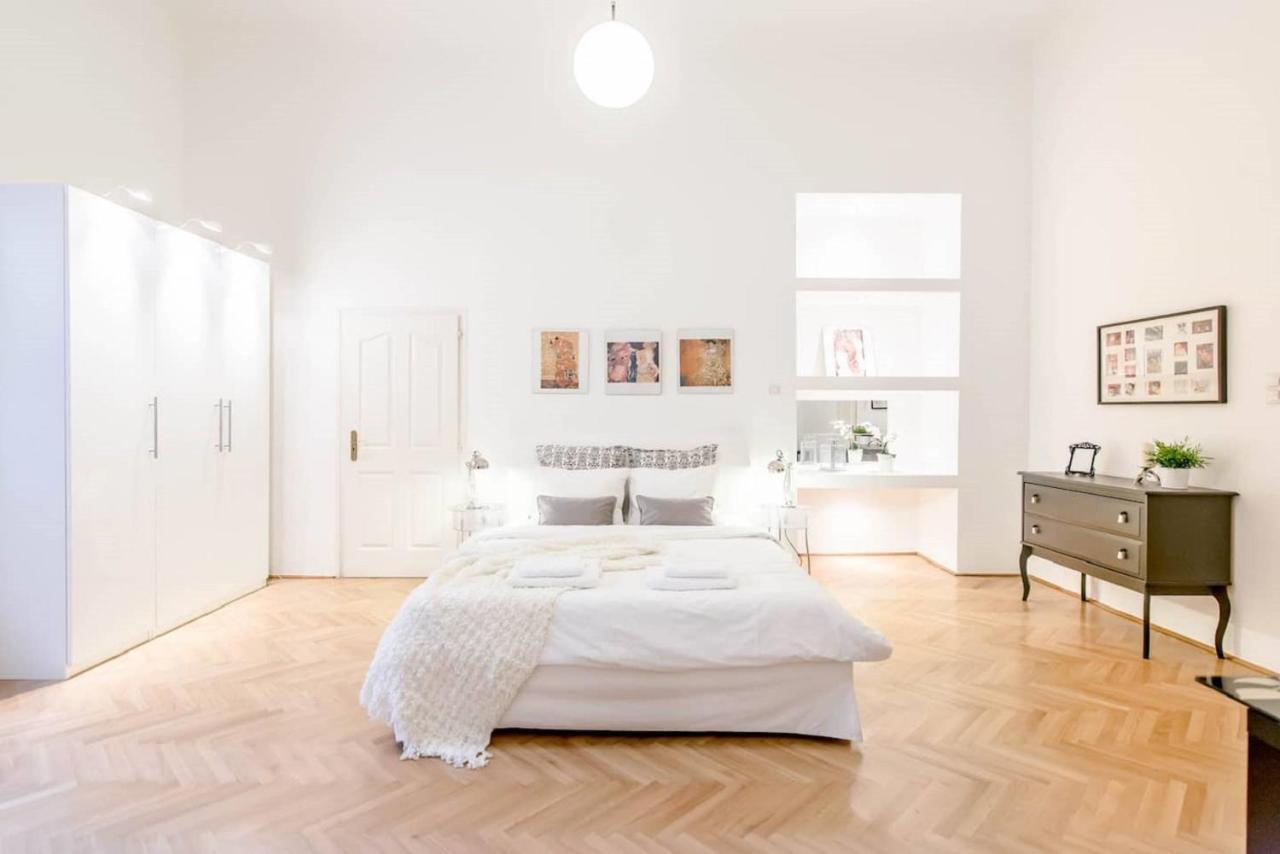 Bourgeois Elegance In The Heart Of Budapest Exterior foto
